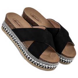 Zapatillas negras en la plataforma negro 3