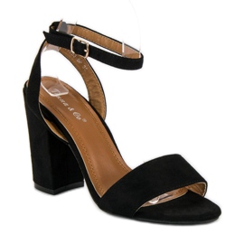 Tina&Co Sandalias con estilo en un puesto negro 2