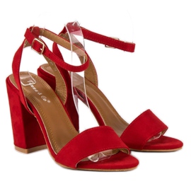 Tina&Co Sandalias con estilo en un puesto rojo 5