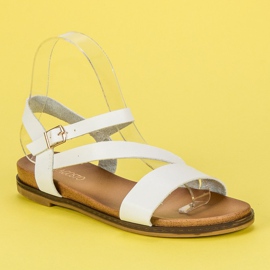 Cómodas sandalias planas blanco 2