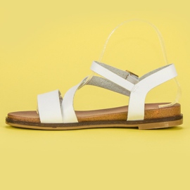 Cómodas sandalias planas blanco 3