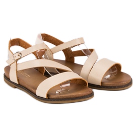 Cómodas sandalias planas marrón 6