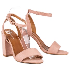 Tina&Co Sandalias con estilo en un puesto rosado 6