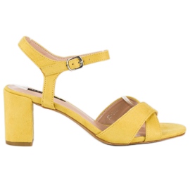 Milaya Sandalias amarillas en el puesto. amarillo 7