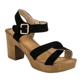 Sandalias ligeras en un post negro 1 Sandalias ligeras en un post negro 1