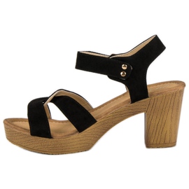 Sandalias ligeras en un post negro 2 Sandalias ligeras en un post negro 2