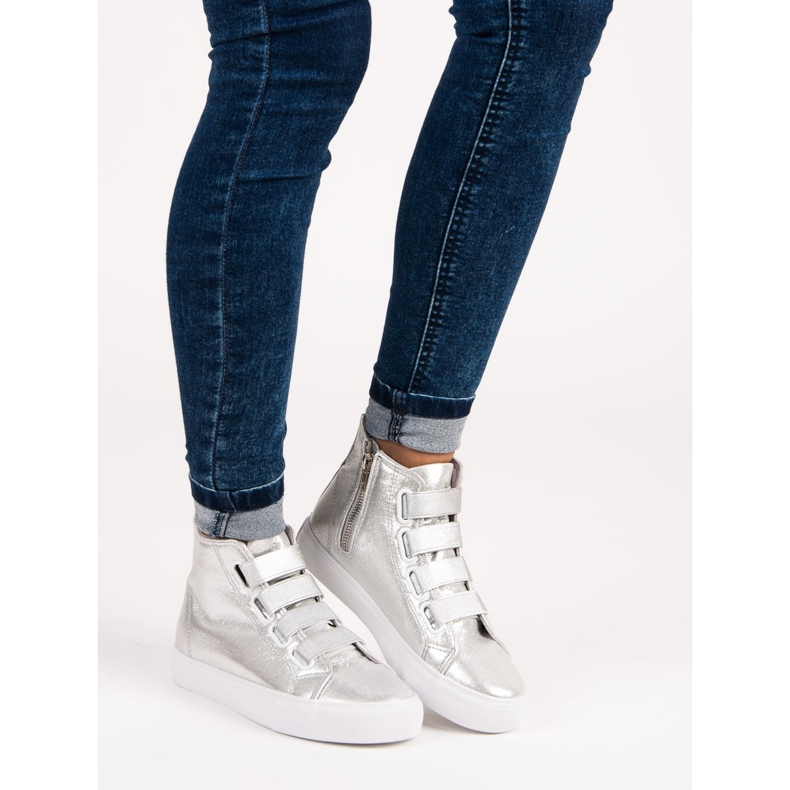 Deportivas plateadas con elástico gris 1