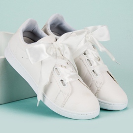 Deportivas de ante con lazo blanco 5