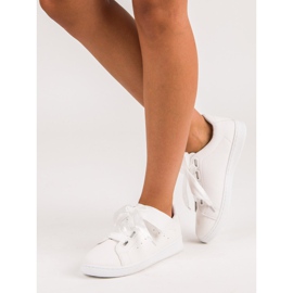 Deportivas de ante con lazo blanco 1