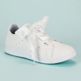 Deportivas de ante con lazo blanco 2