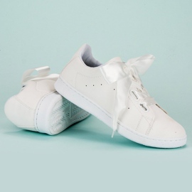 Deportivas de ante con lazo blanco 4
