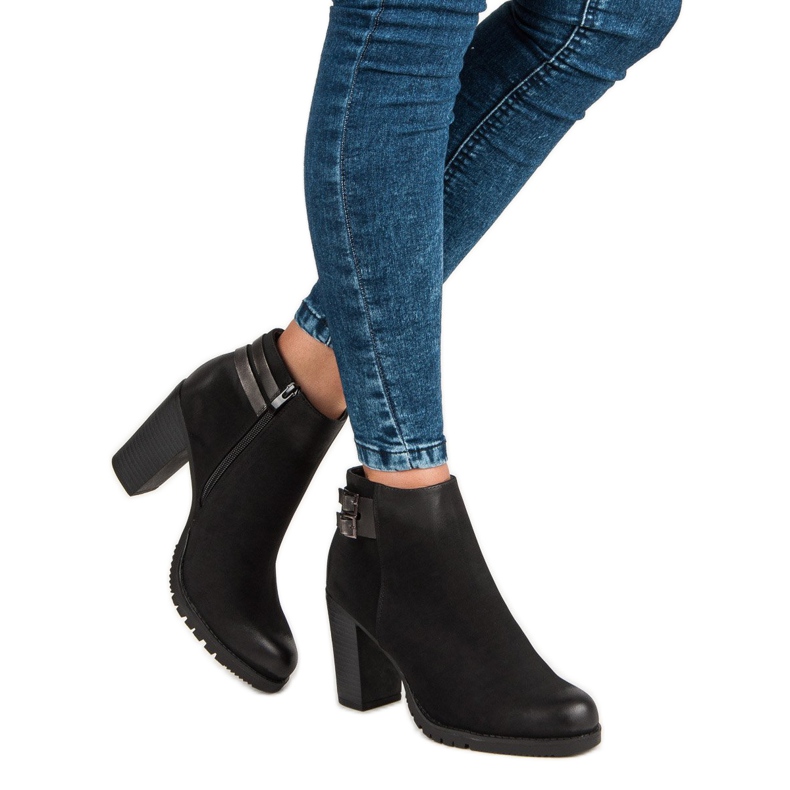 Show It Botas clásicas en el poste negro 2 Show It Botas clásicas en el poste negro 2