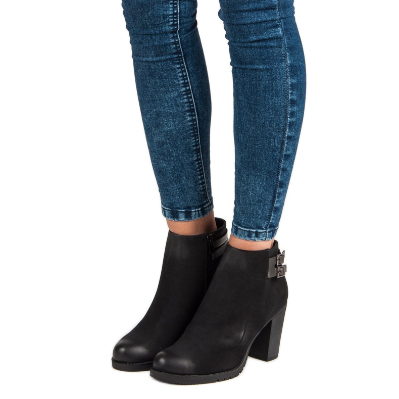 Show It Botas clásicas en el poste negro 1 Show It Botas clásicas en el poste negro 1