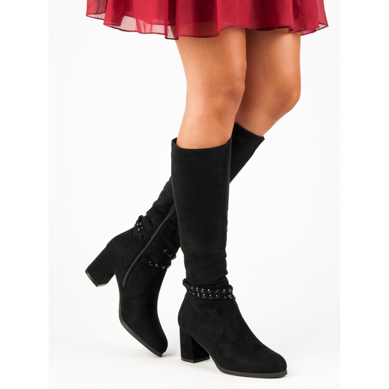 Botas de ante en el poste negro 2