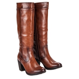 Botas en el puesto de vinceza marrón 5