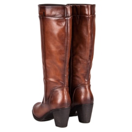 Botas en el puesto de vinceza marrón 4