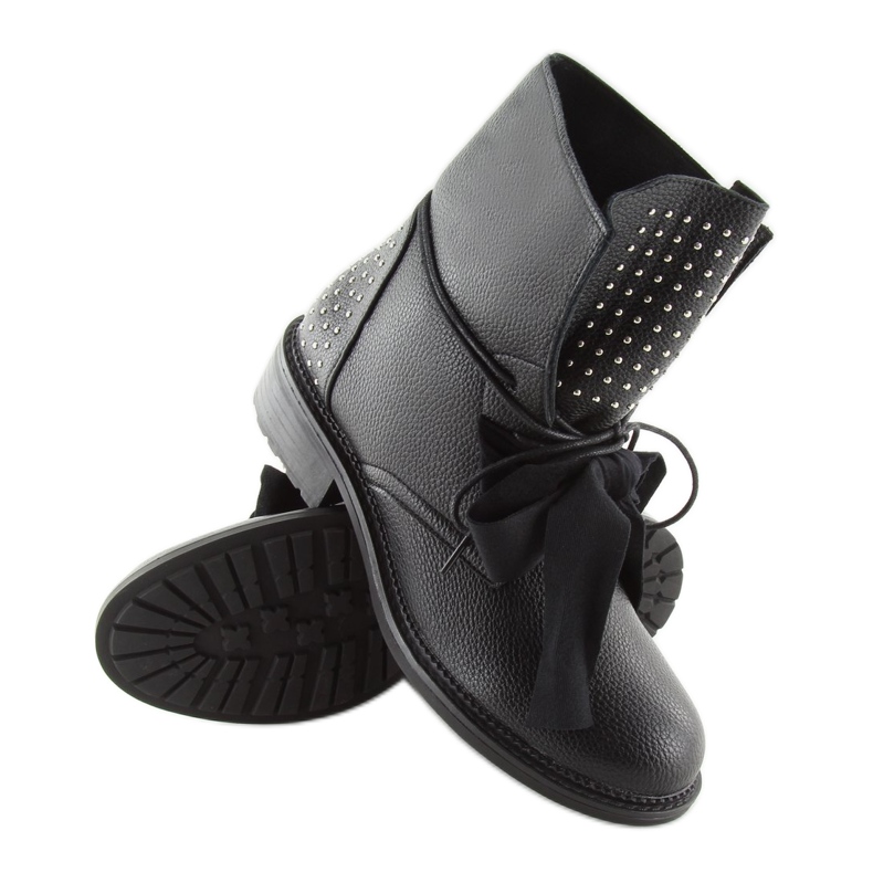 Trabajadores con un lazo negro de terciopelo negro. 2