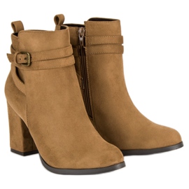 Corina Elegantes botas de tacón marrón 1 Corina Elegantes botas de tacón marrón 1