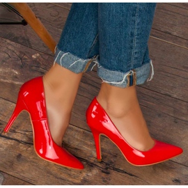 Tacones lacados en rojo 8