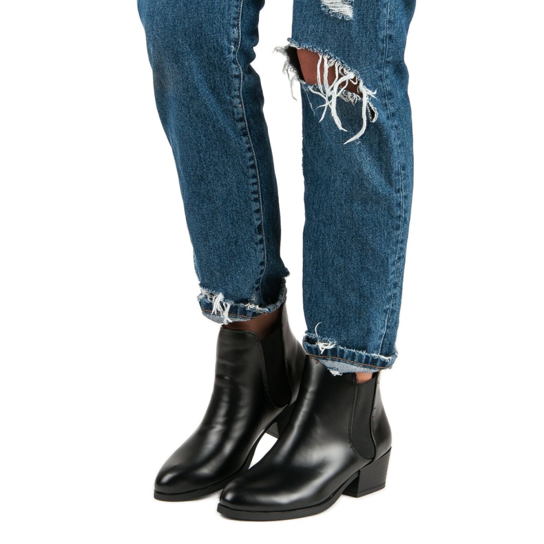 Corina Botines Chelsea negros con tacones altos 1