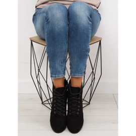 Botas con tacón estable negro JA161 1