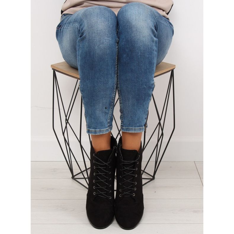 Botas con tacón estable negro JA161 1