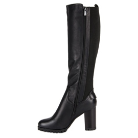 Botas a juego en el poste negro 5