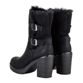 Botas calientes en el poste negro 6