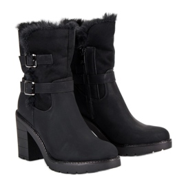 Botas calientes en el poste negro 4