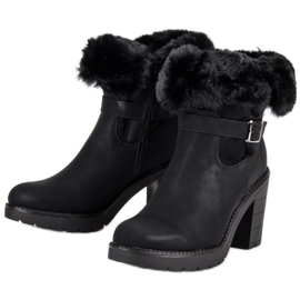 Botas calientes en el poste negro 5