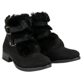 Botas negras con pelo negro 1