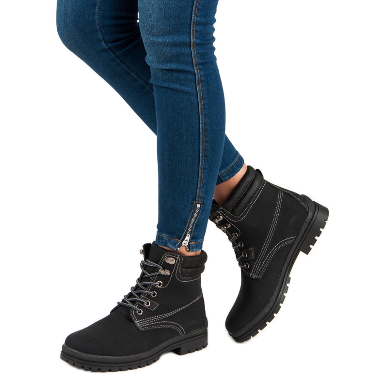 Botas de montaña negras atadas negro 2