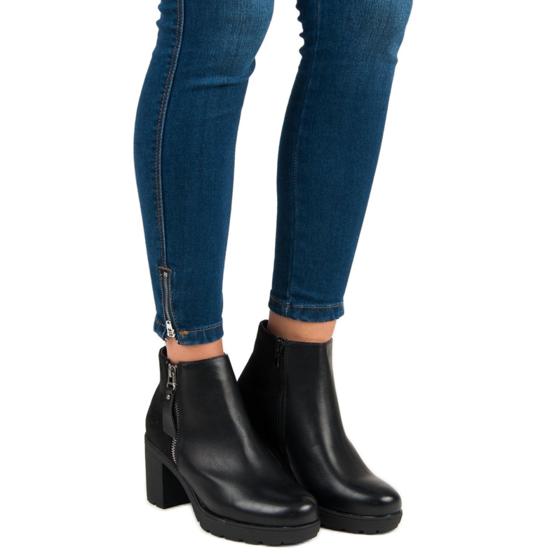 Anesia Paris Botines negros en el poste 1