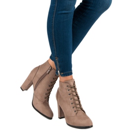 Juliet Botas atadas en el poste marrón 2 Juliet Botas atadas en el poste marrón 2