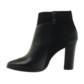 Botas negras Espinto 139 en el poste negro 2