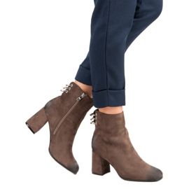 Botas con estilo en el poste de VINCEZA marrón 1
