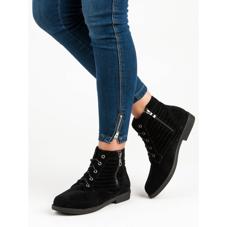 Botines negros en una cremallera 1