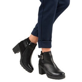 Anesia Paris Botines negros en un poste 2 Anesia Paris Botines negros en un poste 2