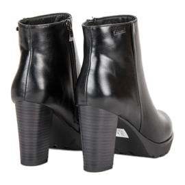 Weide Botines negros en el poste 6