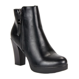 Botas clásicas en el puesto de vinceza negro 3