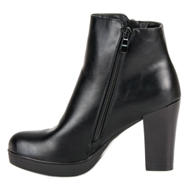 Botas clásicas en el puesto de vinceza negro 4