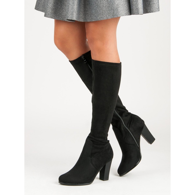 Botas de ante en el poste negro 1