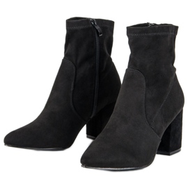Small Swan Botas elegantes en un poste negro 2