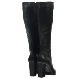 Botas negras Espinto 185 en el poste negro 5