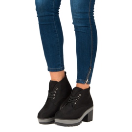 Botas ligeras de tacón alto negro 5
