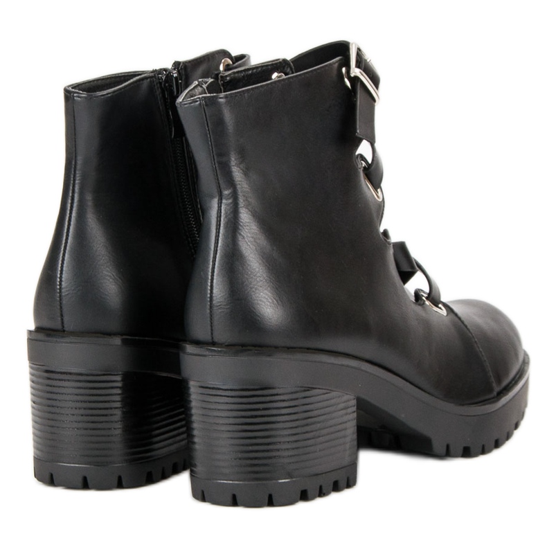 Botas de moda para el otoño. negro 2