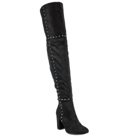 Botas de muslo negras en el poste negro 3