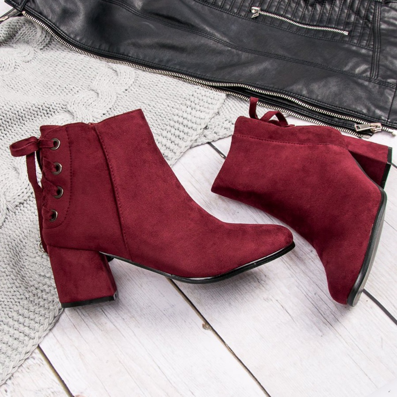 Botas de mujer con ribete rojo 1