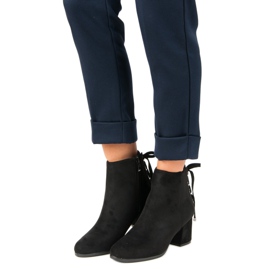Botas de mujer con ribete negro 6