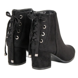 Botas de mujer con ribete negro 4